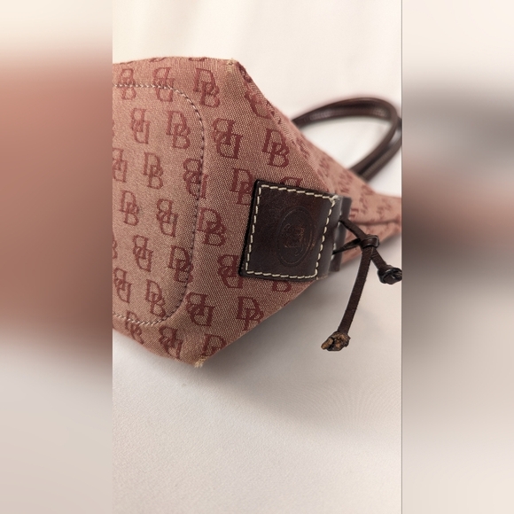 Dooney & Bourke Signature Monogram Tassel Large Tote Burgundy Canvas Leather - Picture 5 of 15